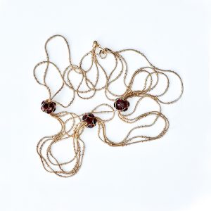 ID110 COLLANA DORATA A FILI MULTIPLI CON PIETRE BORDEAUX MOTIVI FLOREALI E DESIGN ARTIGIANALE MADE IN ITALY