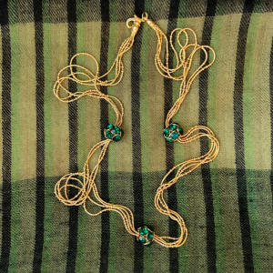 ID106 COLLANA A TRE FILI CON MAGLIA INTRECCIATA E SFERE VERDI PLACCATA IN ORO 14K MADE IN ITALY - immagine 2